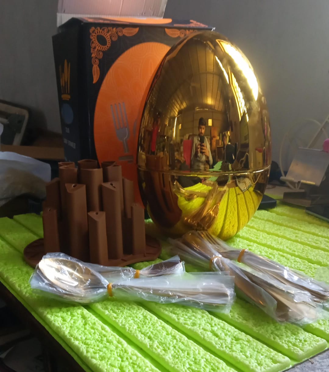 Premium Cutlery Set 24 Pcs with Oval Shaped Stand | Beautiful Stylish Oval Designed Cutlery Sets, Egg-Shaped Luxury Spoon Holder Set (Golden / 24 pcs set) Premium Cutlery Set 24 Pcs with Oval Shaped Stand | Beautiful Stylish Oval Designed Cutlery Sets, Egg-Shaped Luxury Spoon Holder Set (Golden / 24 pcs set)